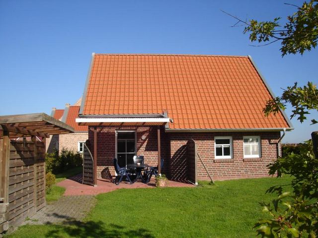 Terrasse mit Gartenmöbeln